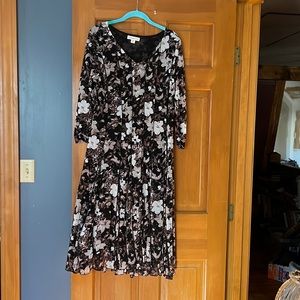 Cold Water Creek size 10 3/4 sleeve floral print flowing fit black liner